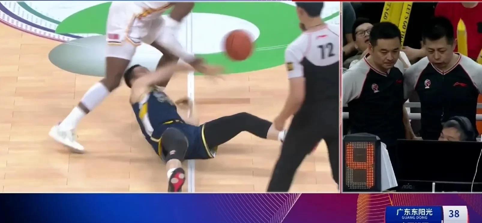 Jiuyou Sports-转会期社区盾焦点战，广厦男篮单刀错失，赛场秩序良好，训练强度明显提升的简单介绍